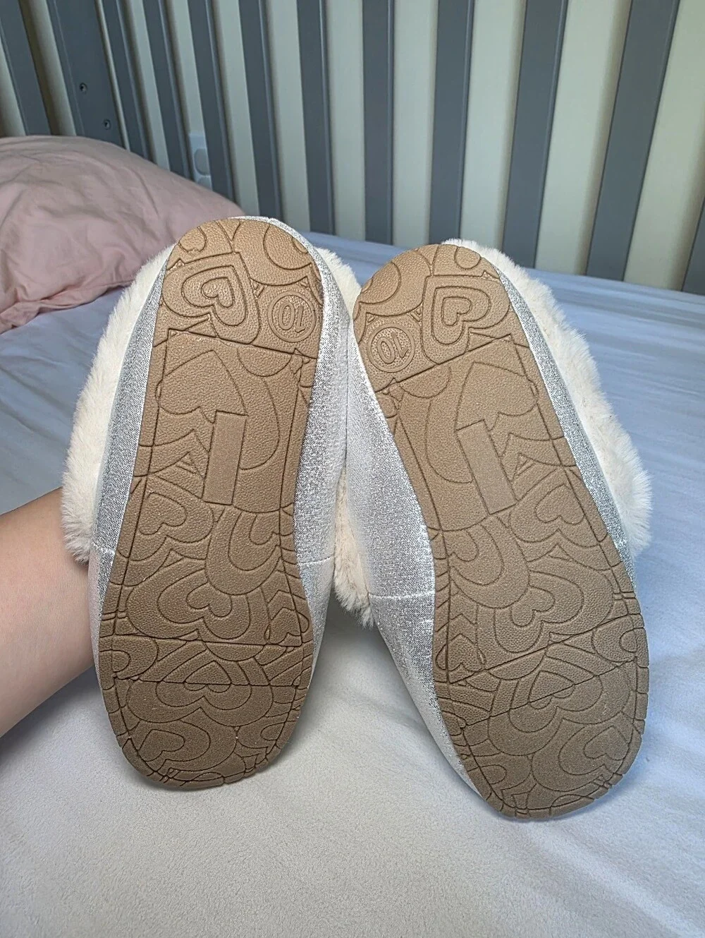 Target Toddler Girls Faux-Fur Silver Slip-On Hard Bottom Slippers Size 10 NWOT